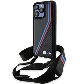 BMW BMHCP15X23PSVTK iPhone 15 Pro Max 6.7" czarny/svart hardcase M Edition Carbon Tricolor Lines & Strap

Vennligst oversett til norsk: 

BMW BMHCP15X23PSVTK iPhone 15 Pro Max 6.7" svart hardcase M Edition Carbon Tricolor Lines & Strap