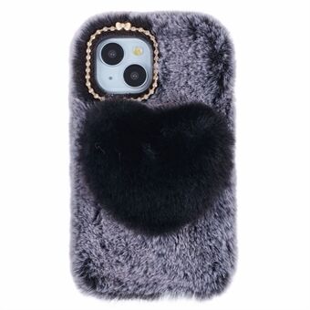 For iPhone 15 Plus-deksel i Fuzzy Plush + TPU med Love Heart Design på telefonens bakside.