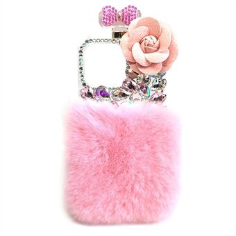 For iPhone 15 Plus, myk plysj + PC-telefondeksel med rhinestone-dekor.