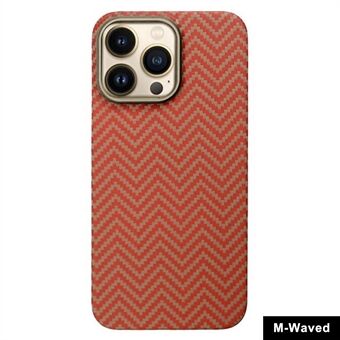 For iPhone 15 Pro Metal Lens Frame M-Waved Texture Cell Phone Case Aramid Fiber Back Cover - Orange 

Til iPhone 15 Pro Metal Lens Frame M-bølgetekstur Mobiltelefonsak av Aramid Fiber Bakdeksel - Oransje